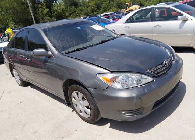 2004 TOYOTA Camry