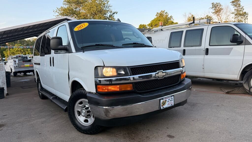 2017 CHEVROLET Express