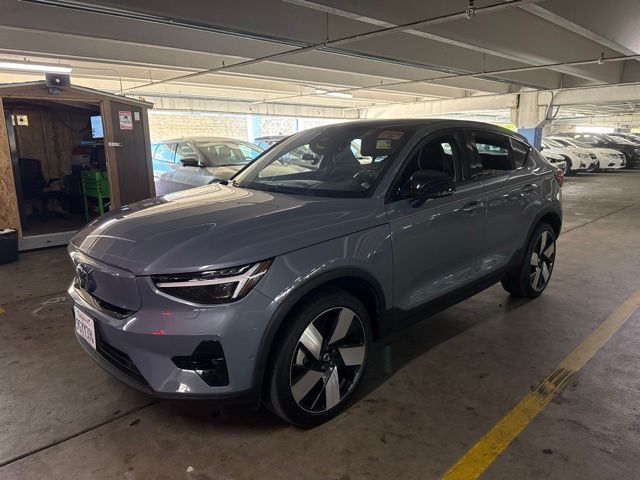 2023 VOLVO C40