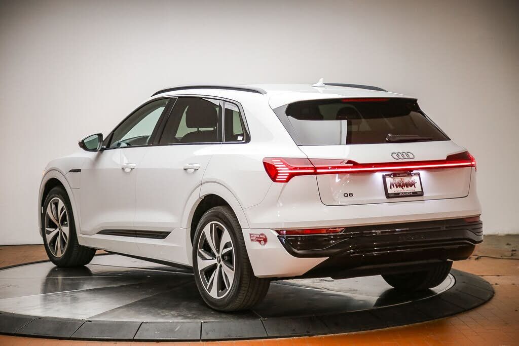 2024 Audi Q8