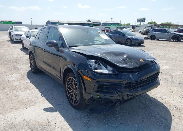 2022 PORSCHE Cayenne