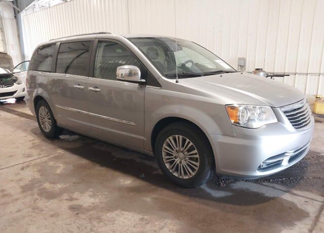 2014 CHRYSLER Town and Country