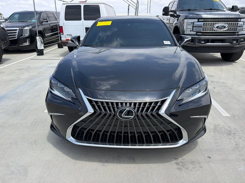 2025 LEXUS ES