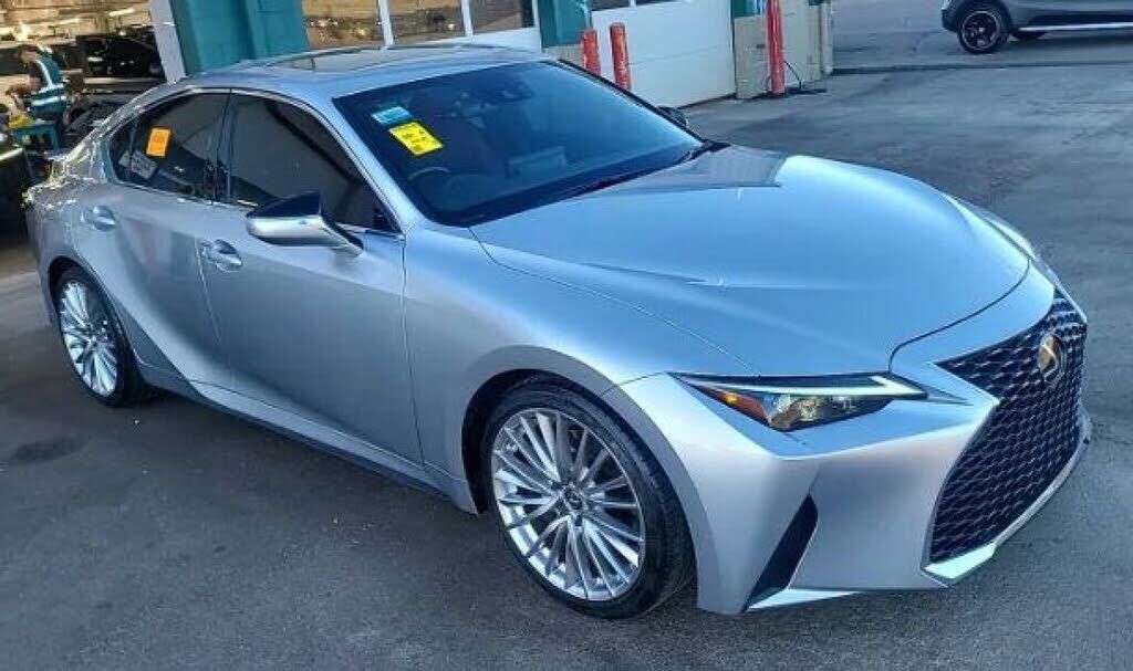 2022 LEXUS IS