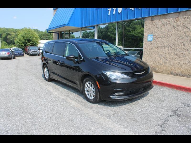 2022 CHRYSLER Voyager