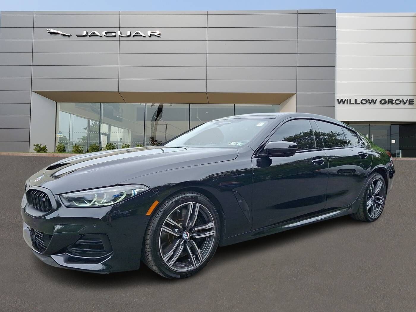2023 BMW M8