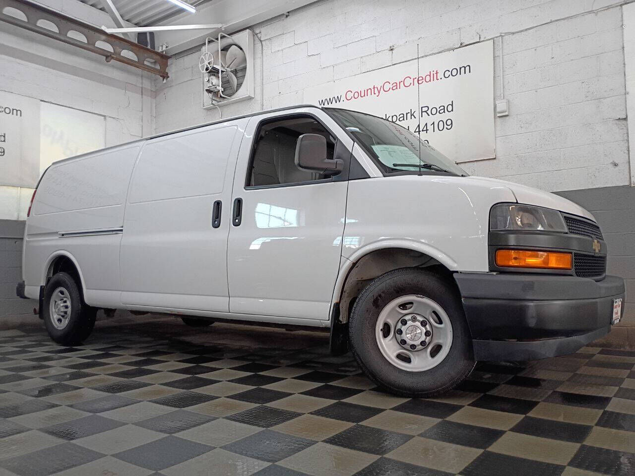 2019 CHEVROLET Express