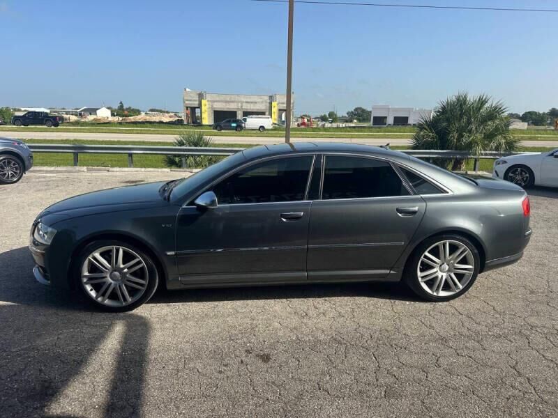 2007 Audi S8
