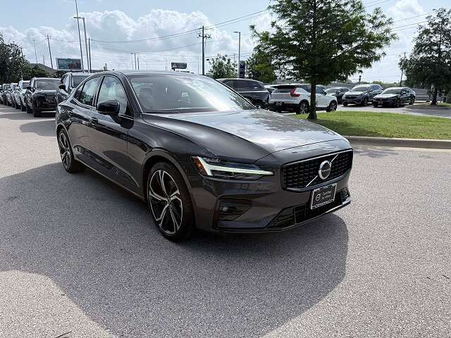 2025 VOLVO S60