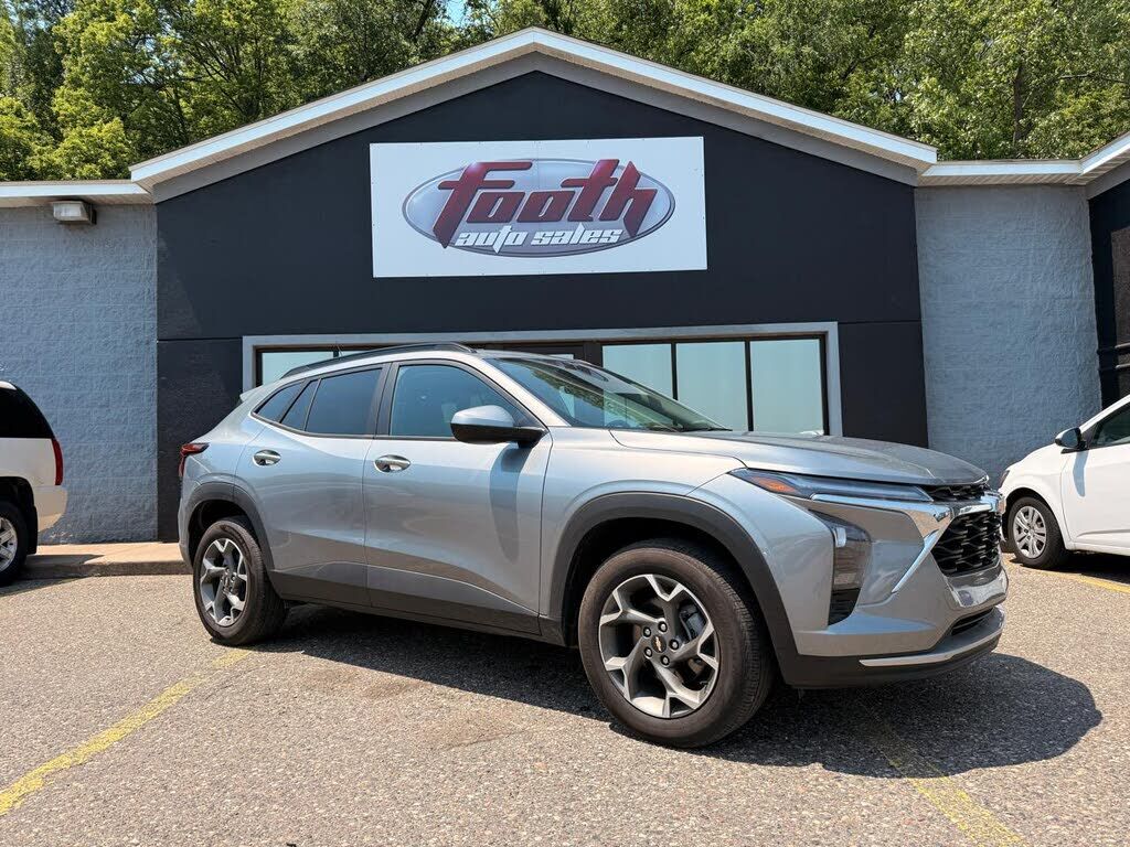2025 CHEVROLET Trax