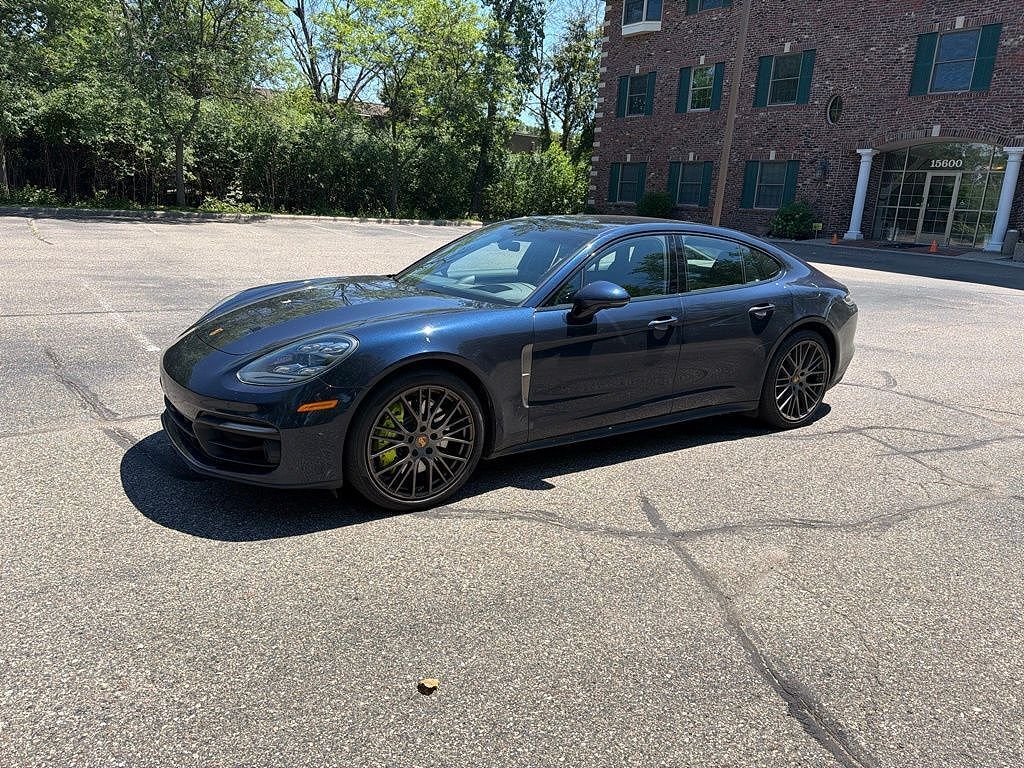 2022 PORSCHE Panamera