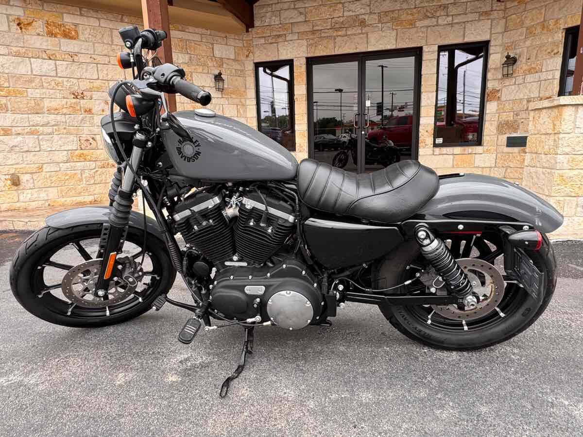 2022 HARLEY DAVIDSON Iron 883