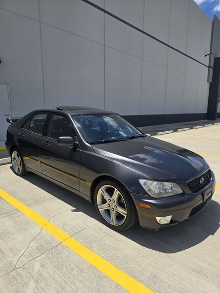2002 LEXUS IS