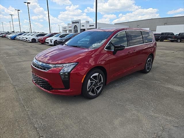2027 CHRYSLER Pacifica