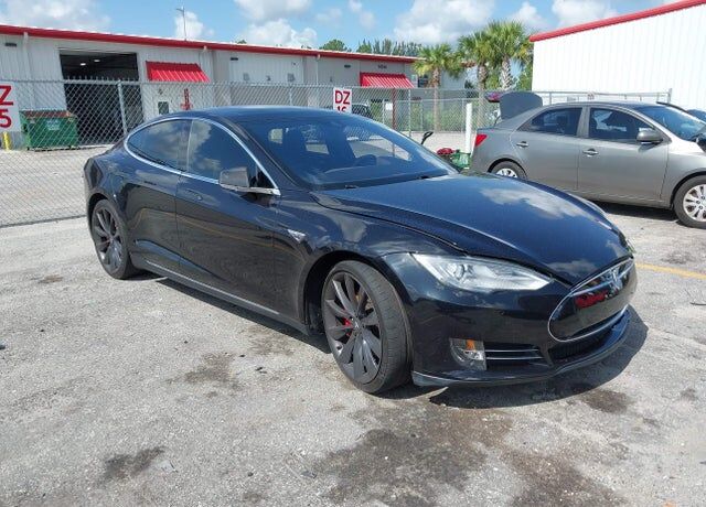 2015 TESLA Model S