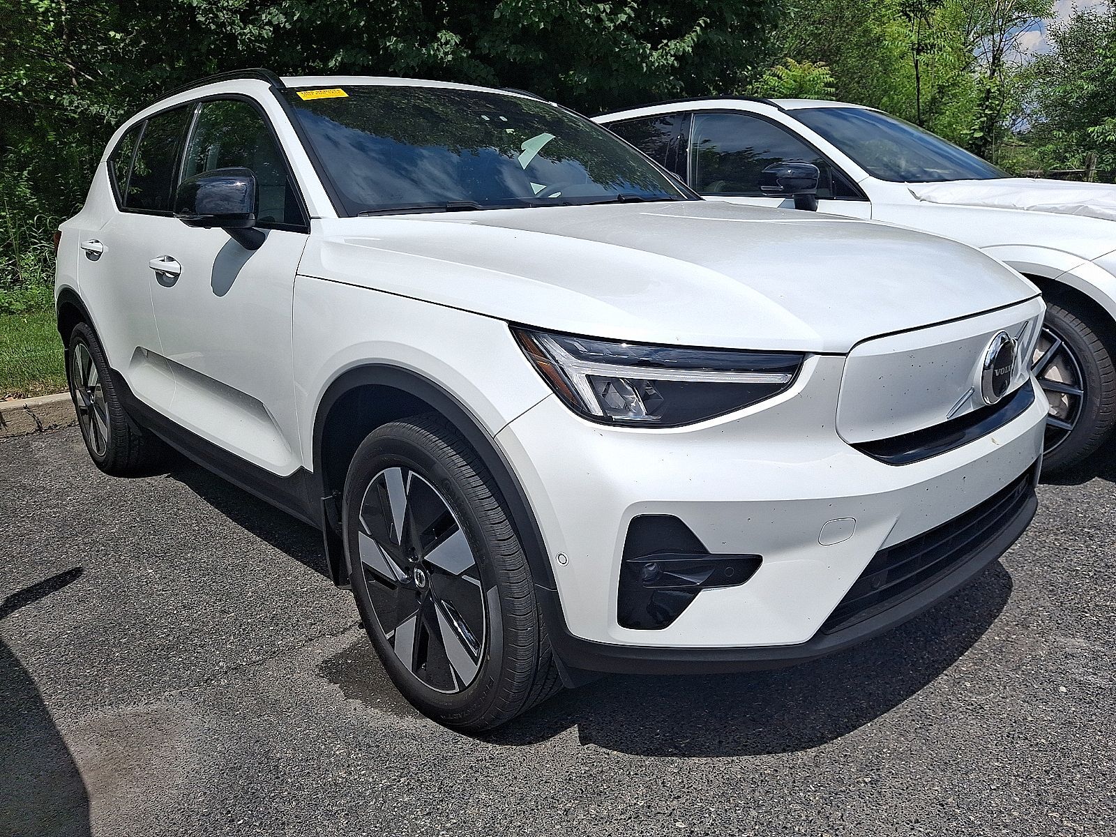 2026 VOLVO EX40
