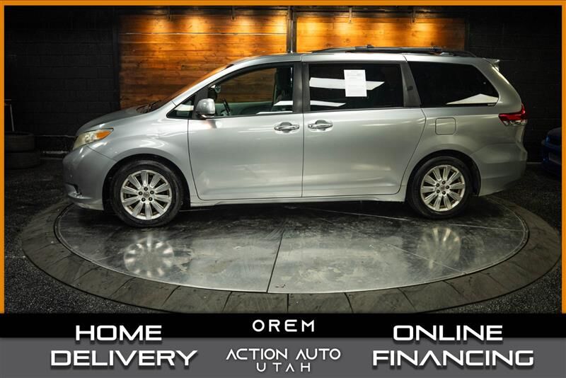 2012 TOYOTA Sienna