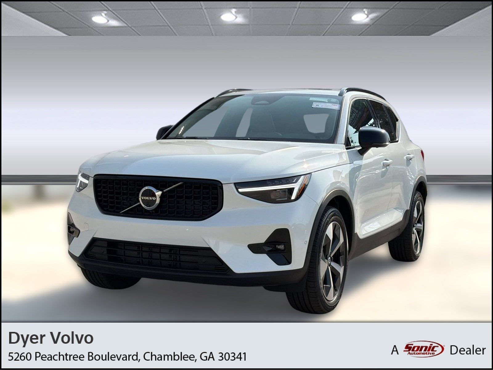 2026 VOLVO XC40