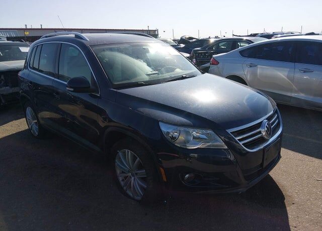 2011 VOLKSWAGEN Tiguan