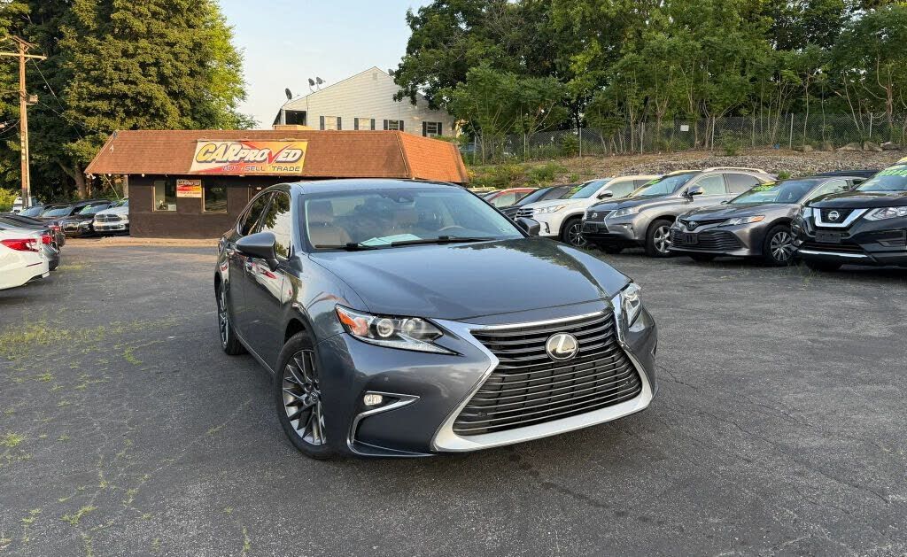 2018 LEXUS ES