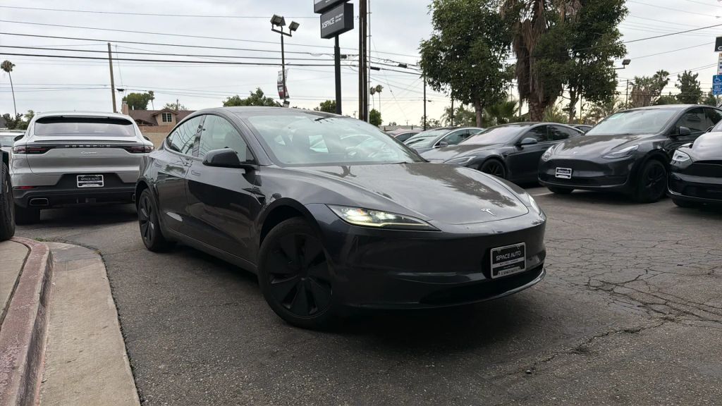 2025 TESLA Model 3