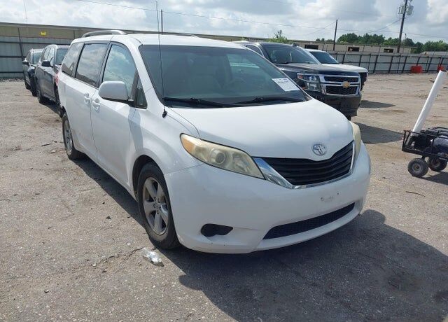 2012 TOYOTA Sienna