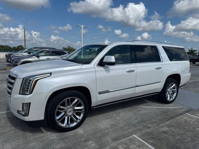 2017 CADILLAC Escalade ESV