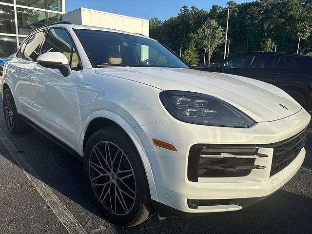 2025 PORSCHE Cayenne