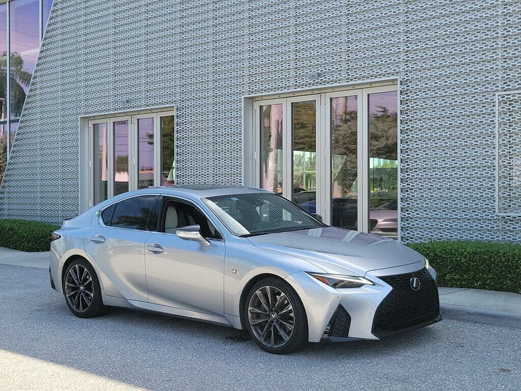2022 LEXUS IS