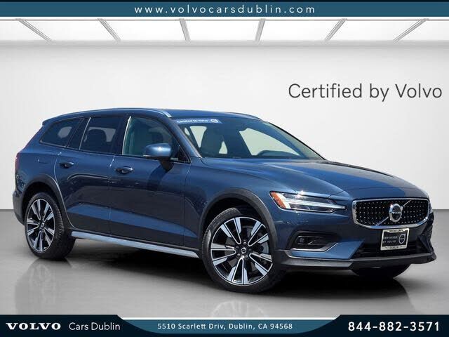 2025 VOLVO V60CC