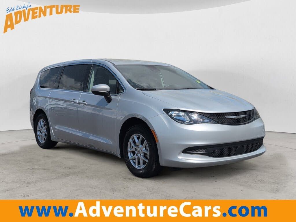 2023 CHRYSLER Voyager
