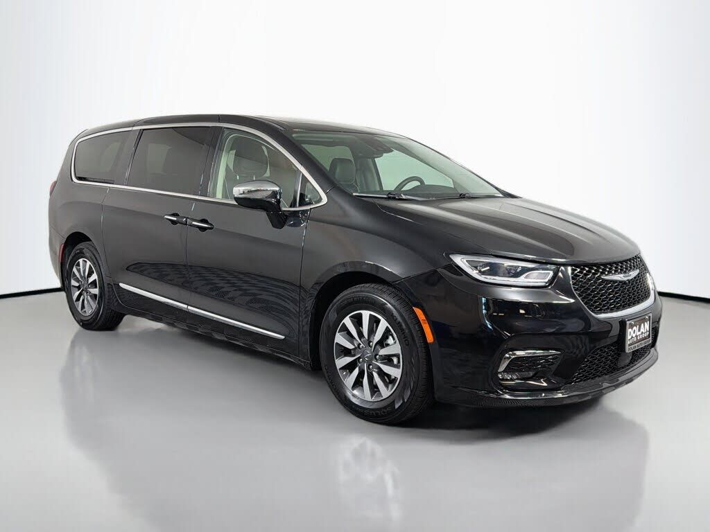 2023 CHRYSLER Pacifica