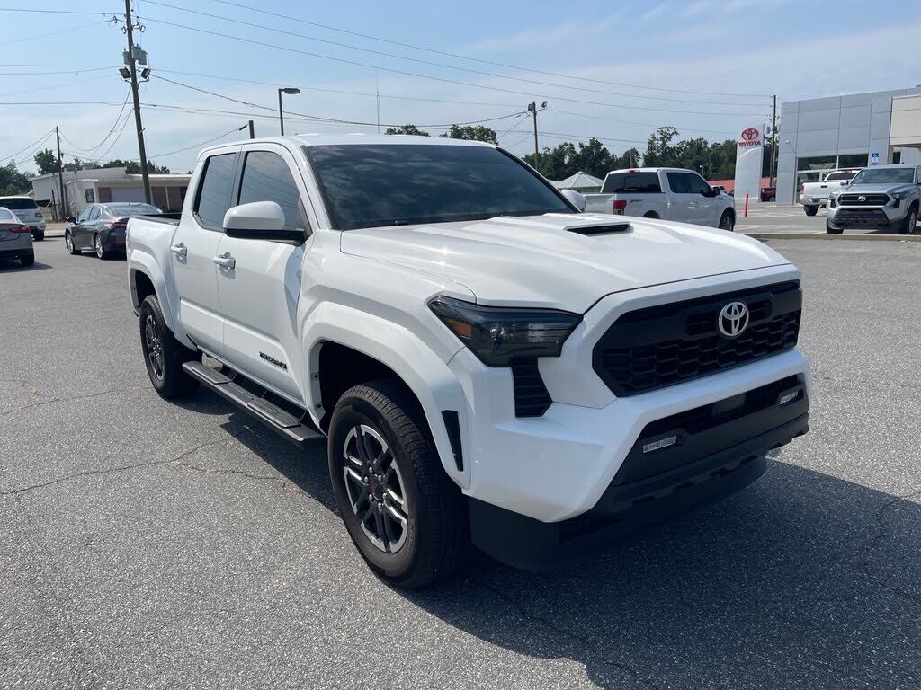 2024 TOYOTA Tacoma