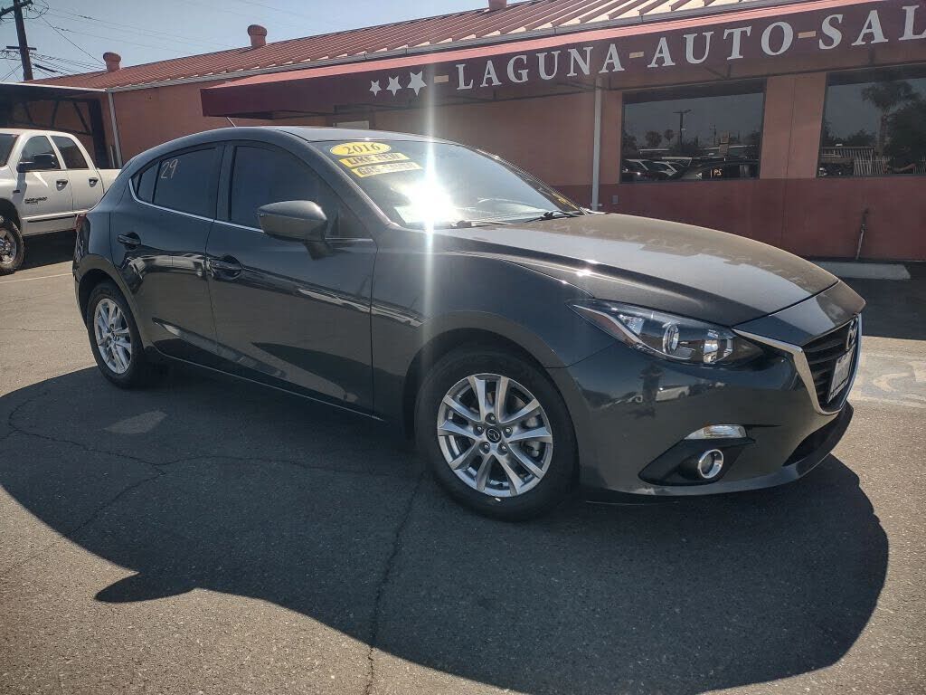 2016 MAZDA Mazda3
