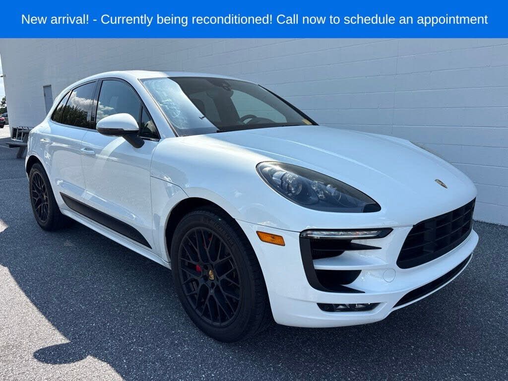 2017 PORSCHE Macan