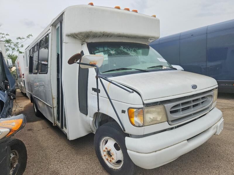 2001 FORD E-450