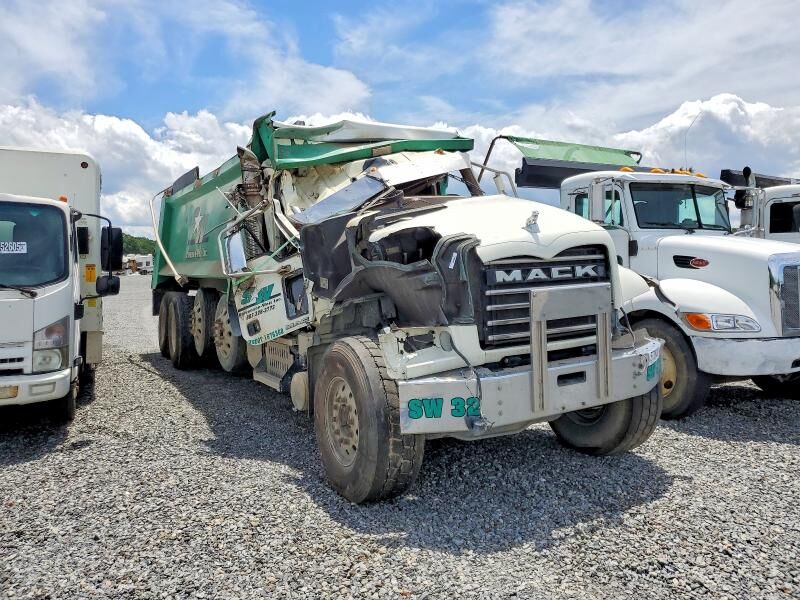 2017 MACK GU