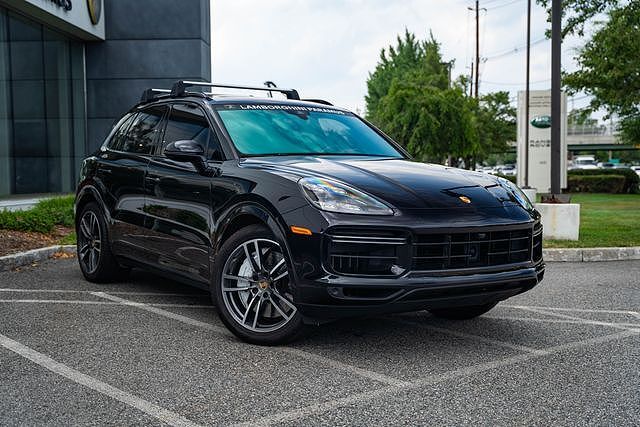 2022 PORSCHE Cayenne