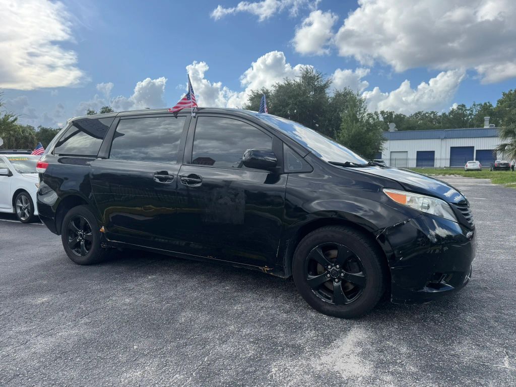 2013 TOYOTA Sienna