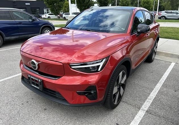 2023 VOLVO C40