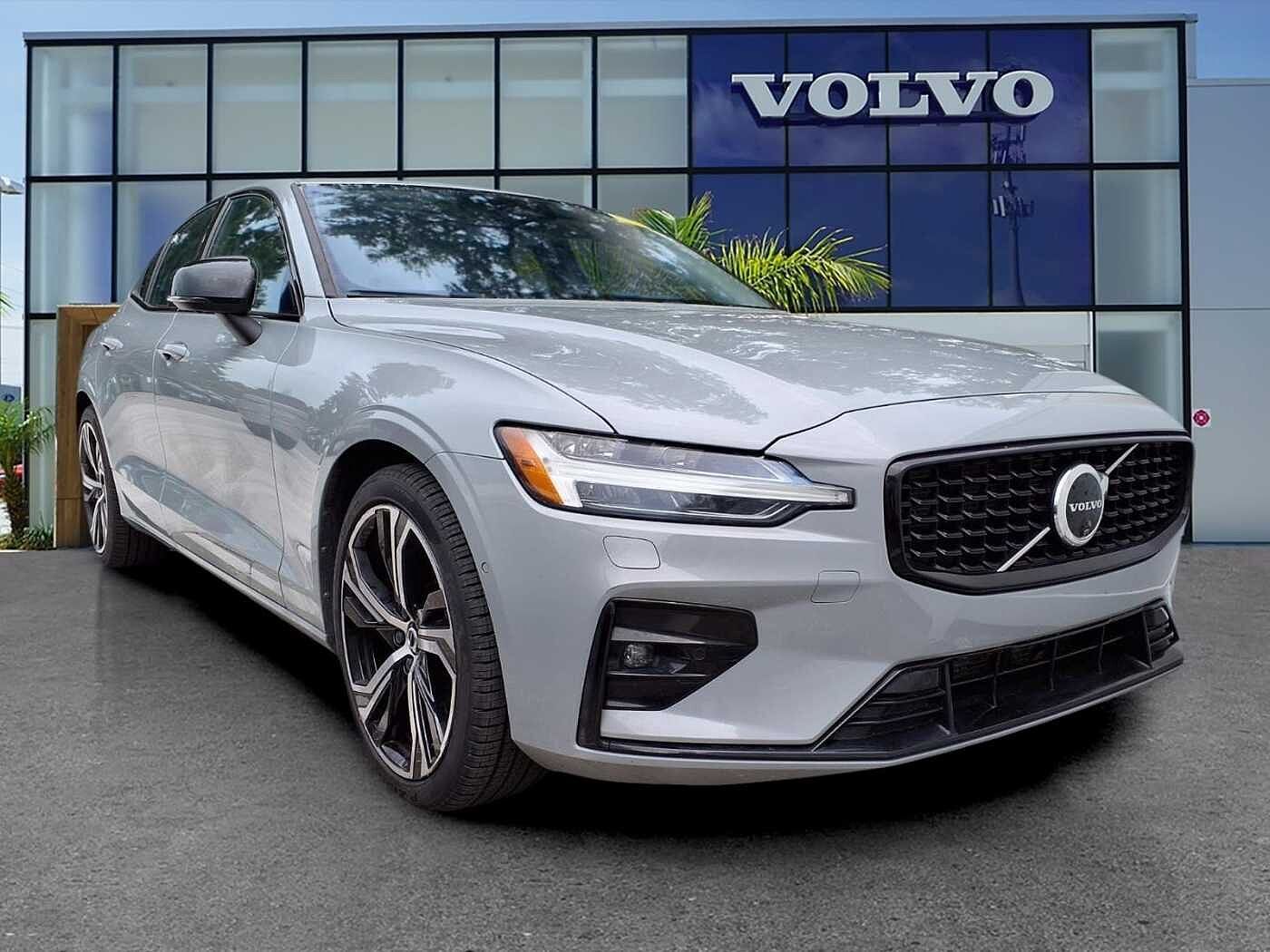 2025 VOLVO S60