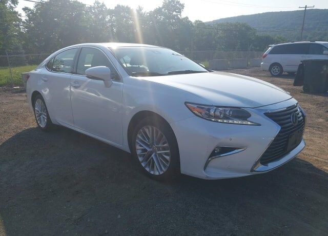 2016 LEXUS ES