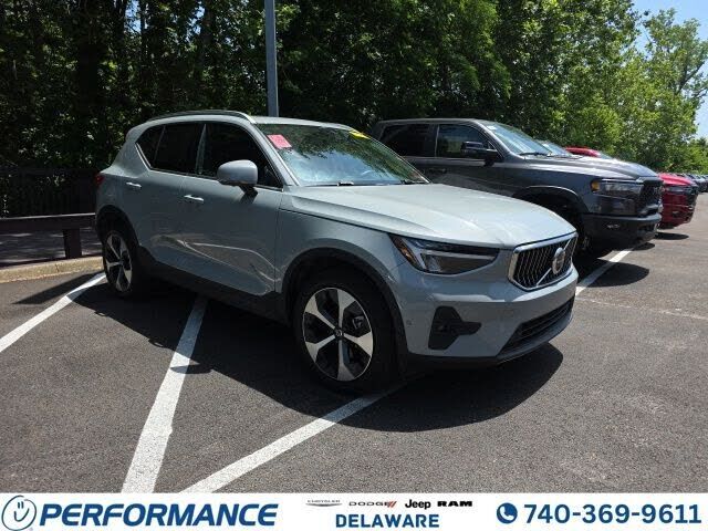 2024 VOLVO XC40