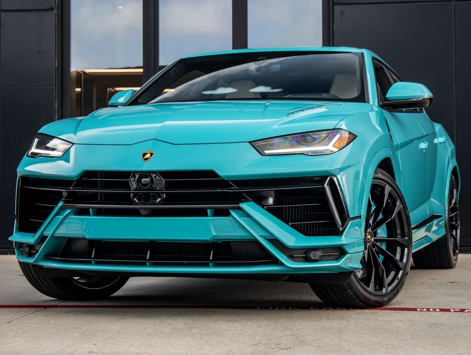 2024 LAMBORGHINI URUS