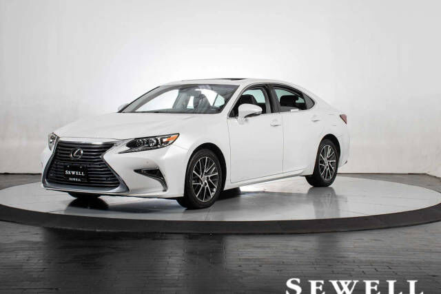 2017 LEXUS ES