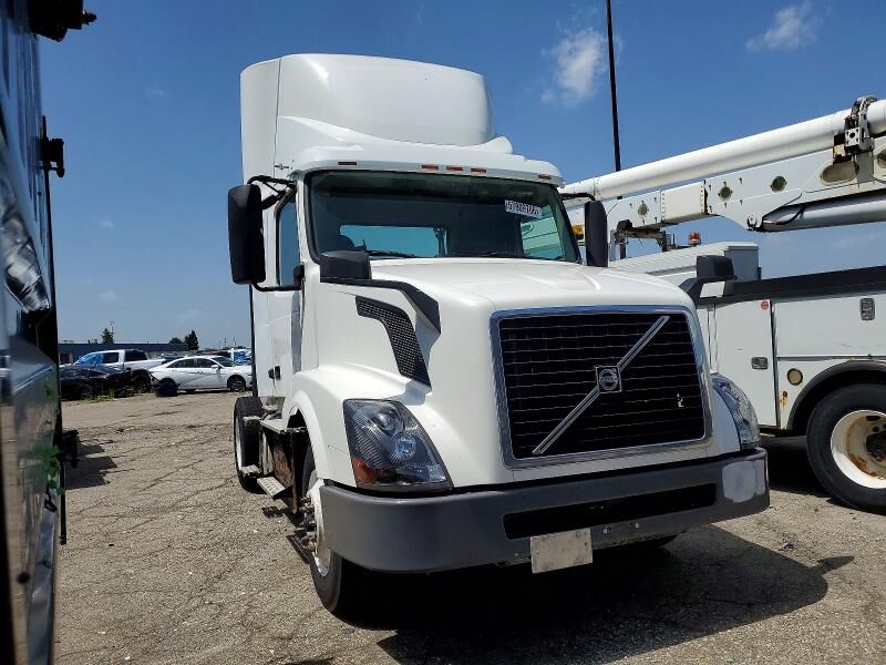 2017 VOLVO TRUCK VNL