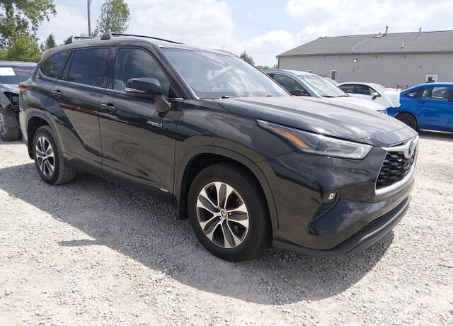 2021 TOYOTA Highlander