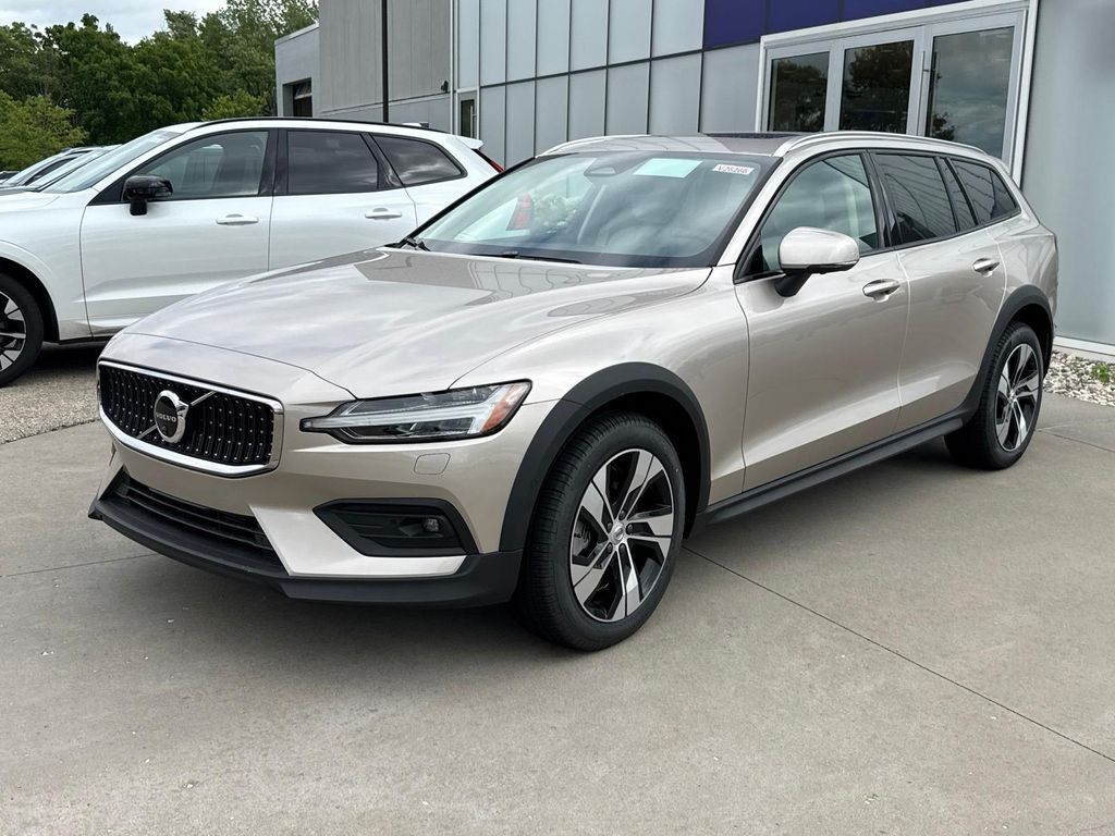 2026 VOLVO V60CC