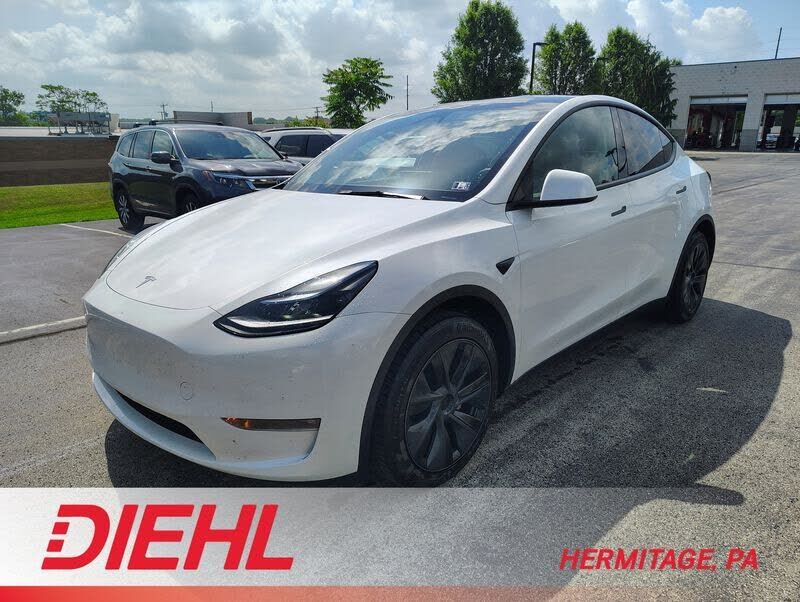 2025 TESLA Model Y