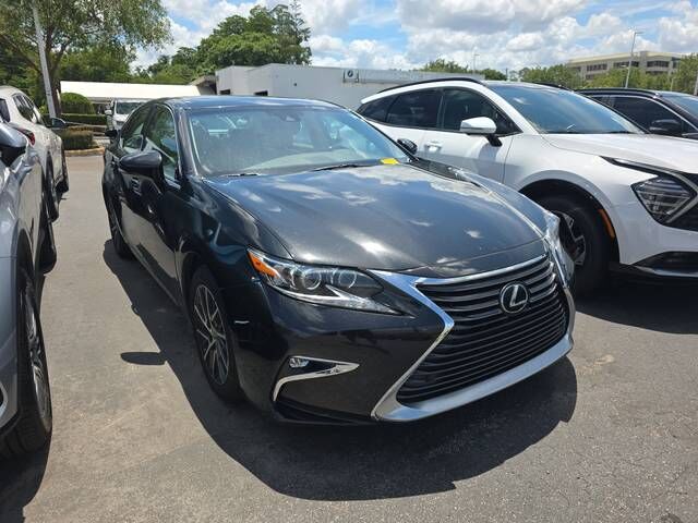 2017 LEXUS ES